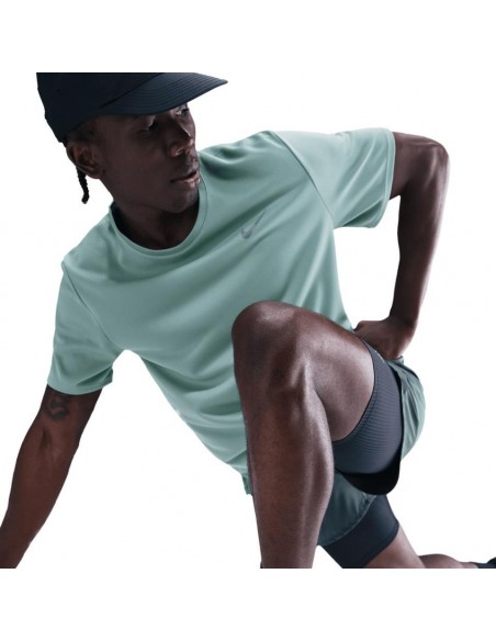 CAMISETA NIKE MILER VERDE HOMBRE DV9315-017