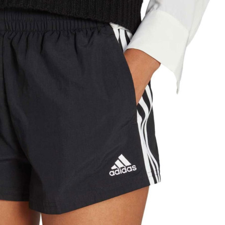 PANTALON CORTO ADIDAS  CON RALLAS